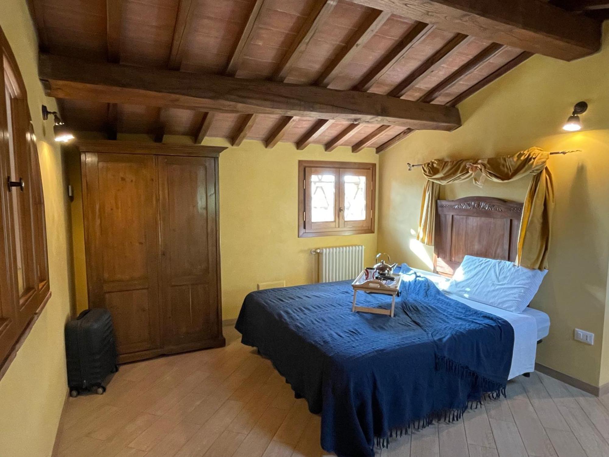 Agriturismo Podere Le Tombe Guest House Палая Екстериор снимка