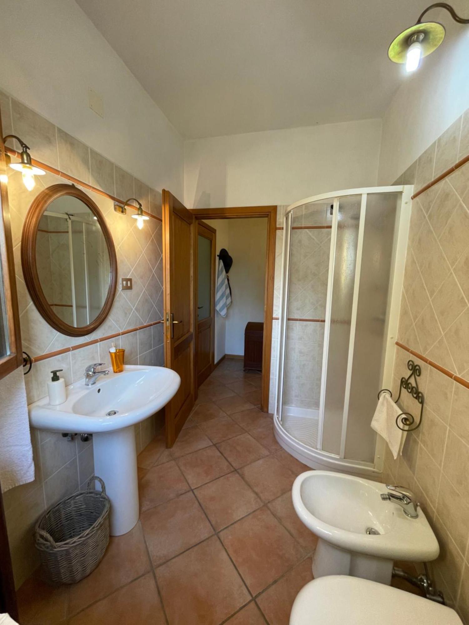 Agriturismo Podere Le Tombe Guest House Палая Екстериор снимка