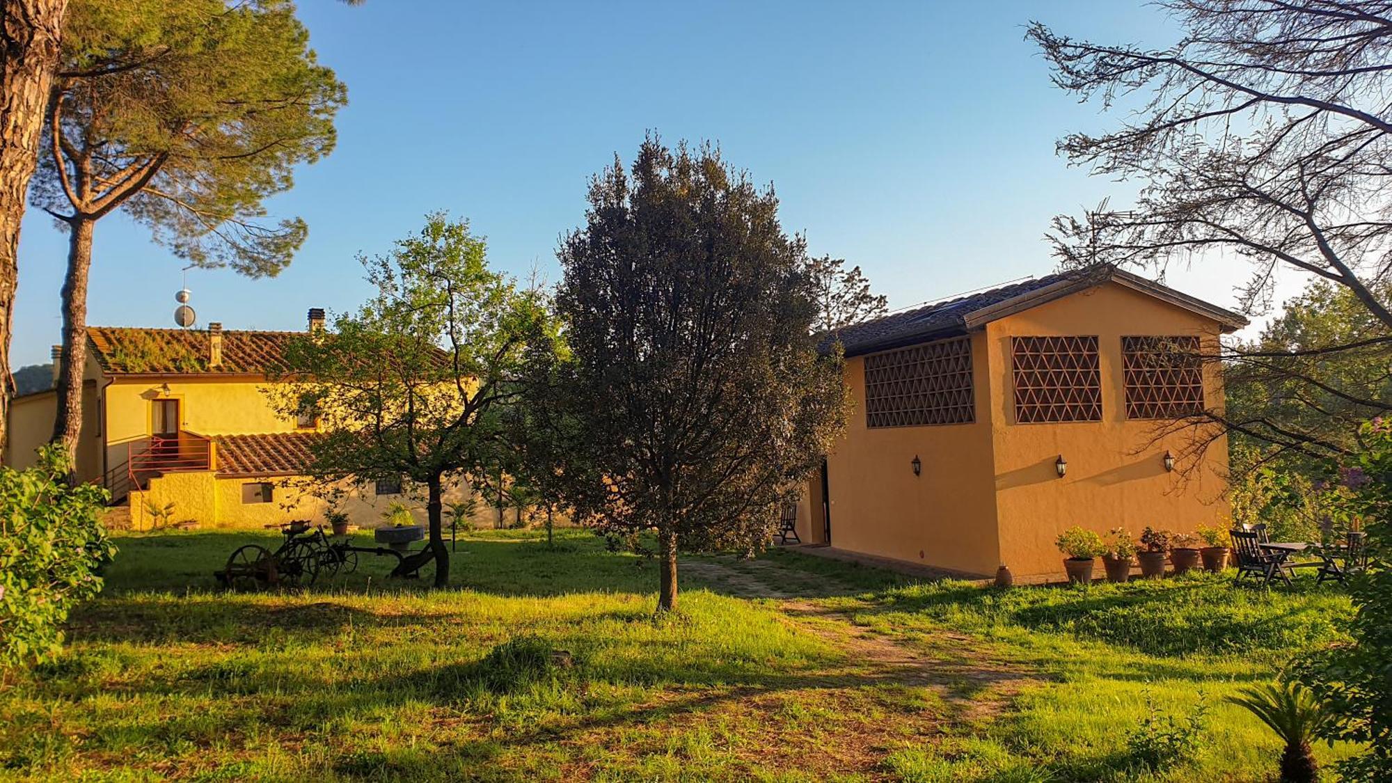 Agriturismo Podere Le Tombe Guest House Палая Екстериор снимка