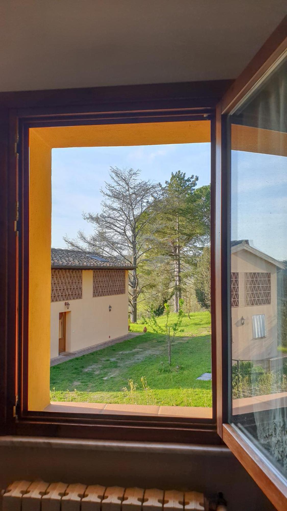 Agriturismo Podere Le Tombe Guest House Палая Стая снимка