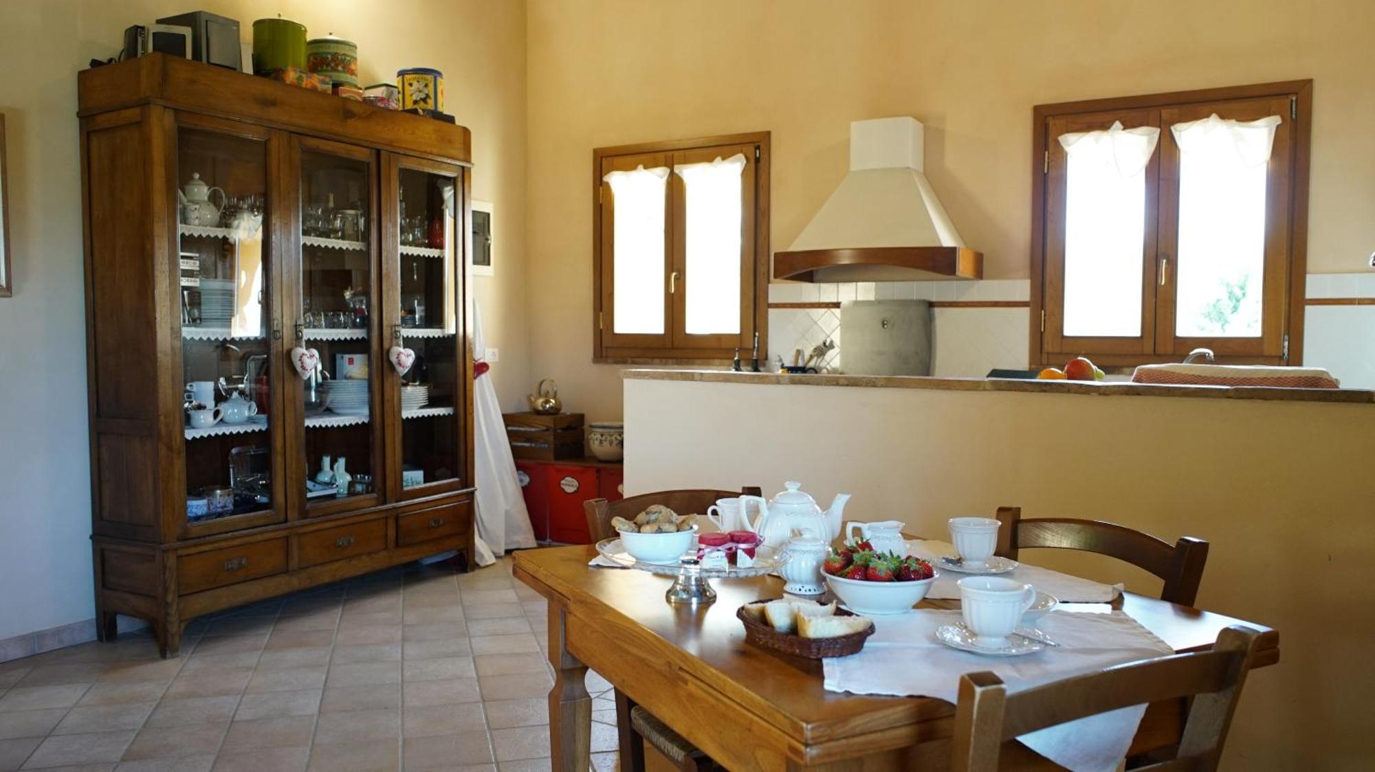 Agriturismo Podere Le Tombe Guest House Палая Стая снимка